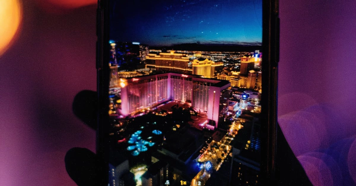 Современная рулетка в технологическом мегаполисе с небоскребами